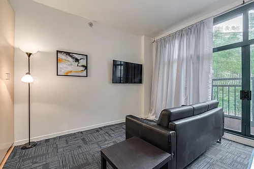 22 Cordova St E Photo 1