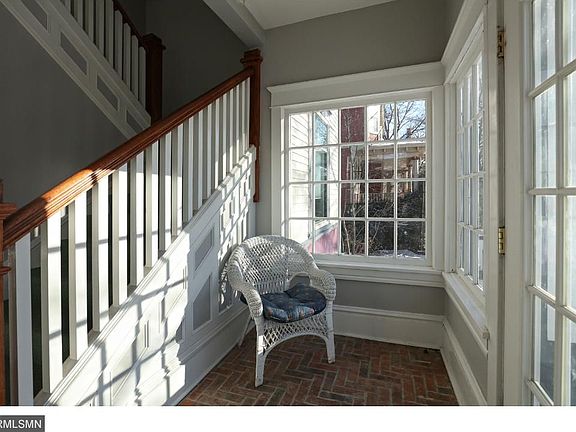 3rd image of 551 Ashland Ave