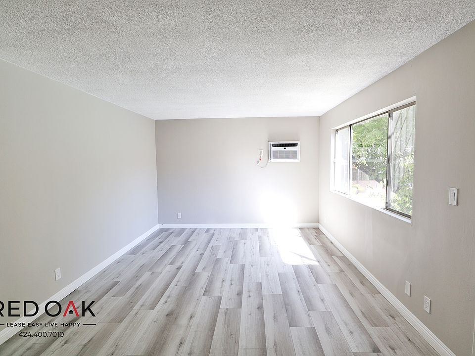 1st image of 12737 Moorpark St #8