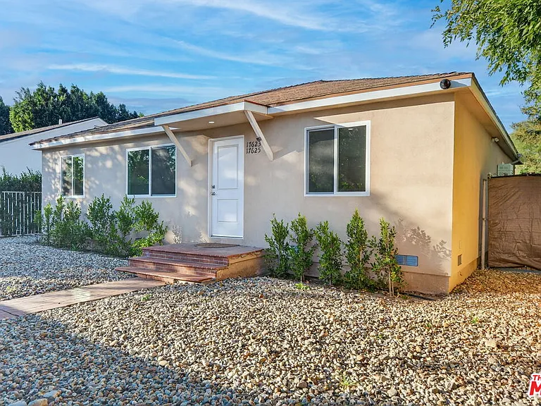 17623 Burbank Blvd — Photo 1