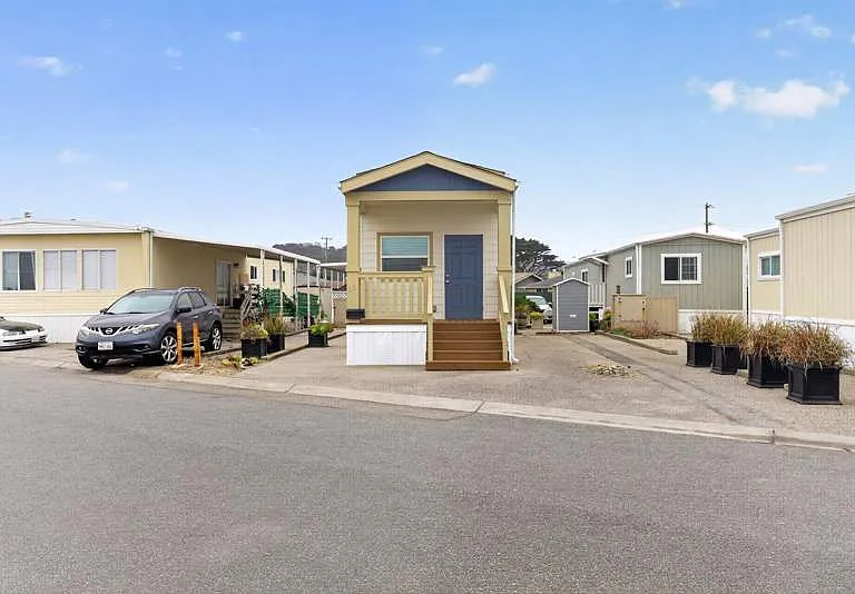 33 Dahlberg Dr #T-033 — Photo 1