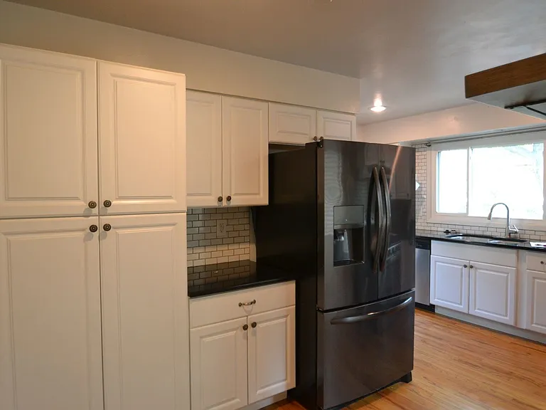 821 N Walnut St — Photo 14