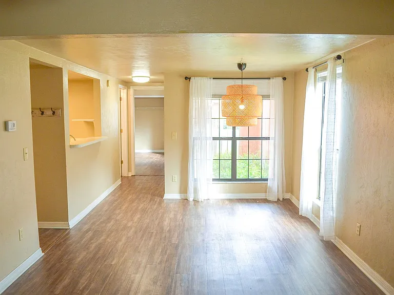 5821 SW 8th Pl — Photo 2