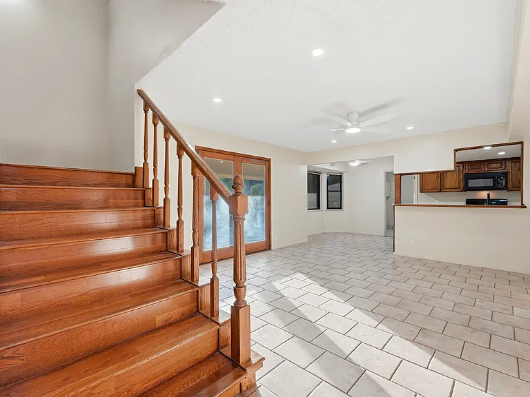 8607 Norwich Dr — Photo 16