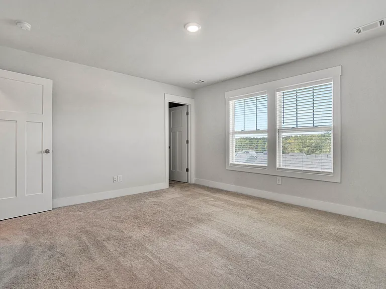 207 Dalmatian Dr — Photo 13