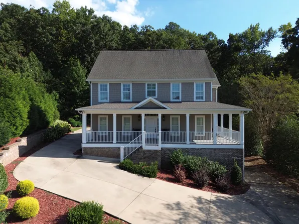 1807 Saint Ives Pl, Dalton, GA 30720