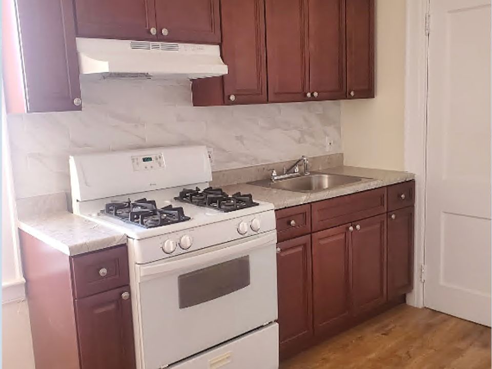 1st image of 419 Kearny Ave #36