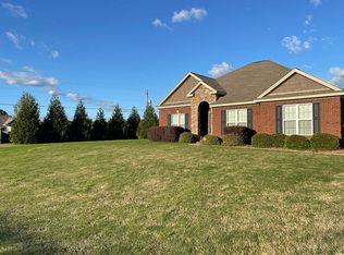 17 Shelton Ln, Deatsville, AL 36022