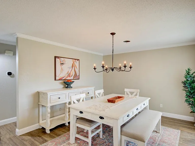 1710 Ray Ave — Photo 9