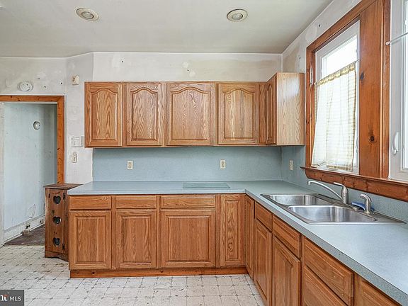 4th image of 531 Greenwich Ave