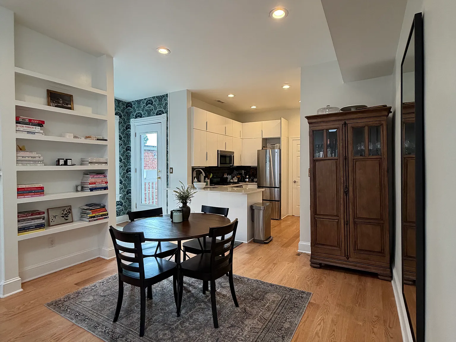 2 bed, 1017 sqft, $5,450 — Photo 4