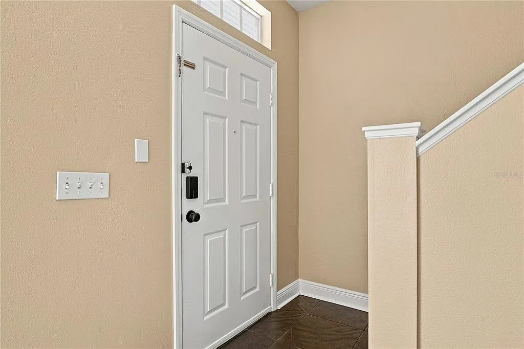 2 bed, 1.5 bath, 1133 sqft, $2,000 — Photo 2