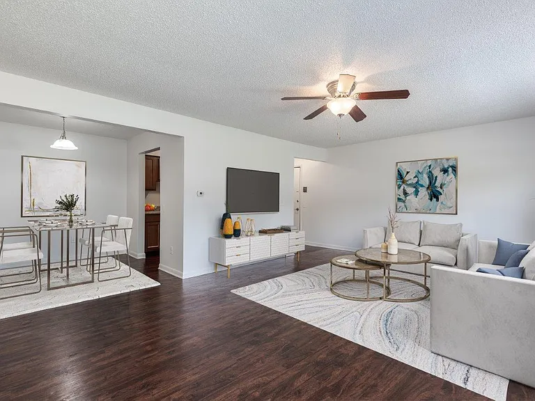 Creek Hill Apartment Homes — Photo 9