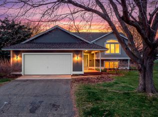 1107 Prairie Ct S, Shakopee, MN 55379