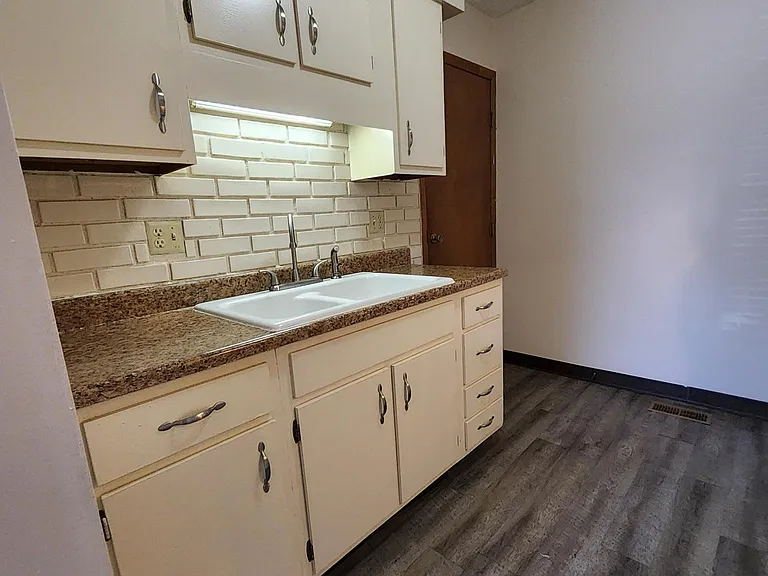 224 Heritage Cir — Photo 1