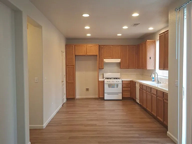 313 Dorinda Ct — Photo 16