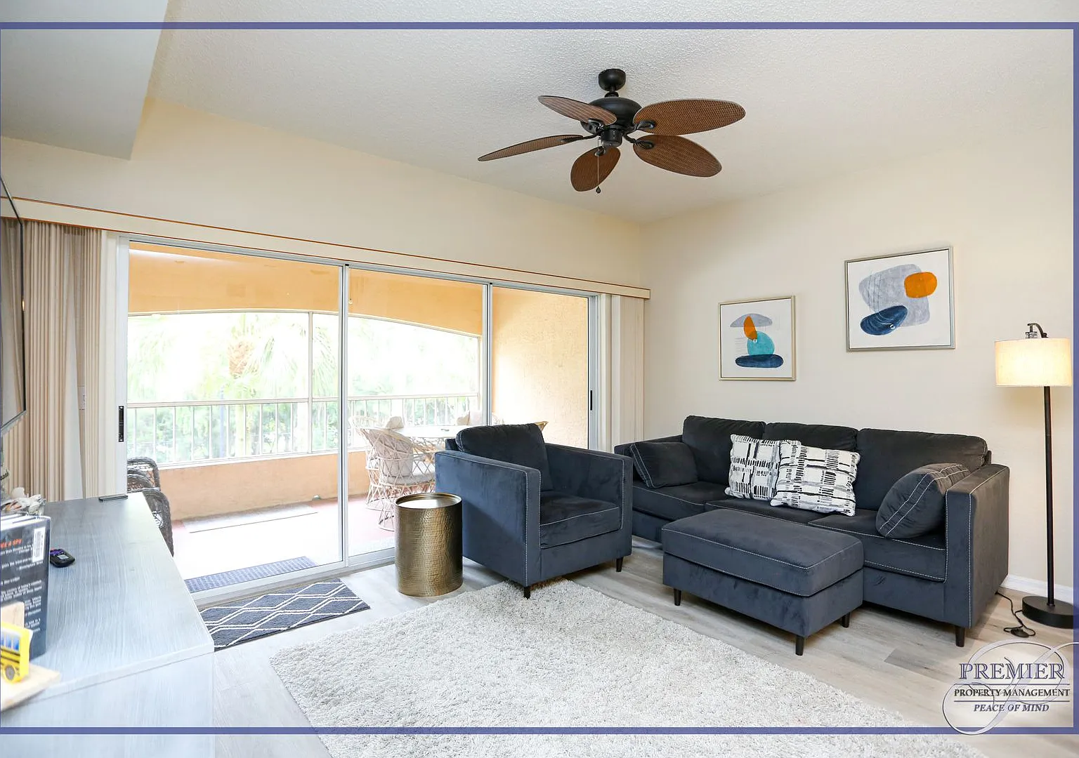 1044 Woodshire Ln — Photo 2