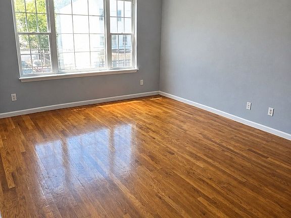 2nd image of 488 S 19th St Floor 2