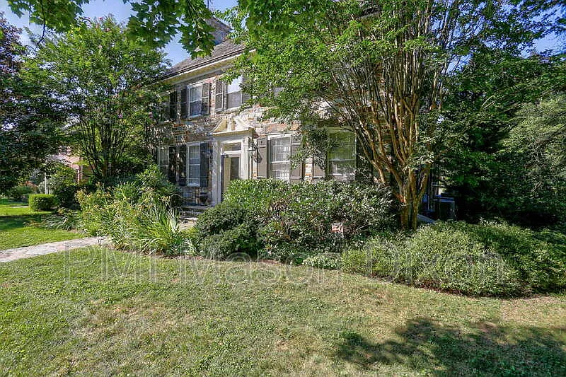 5 bed, 4.0 bath, 4085 sqft, $5,500 — Photo 2