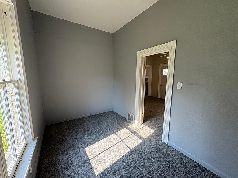 930 Colburn St — Photo 7