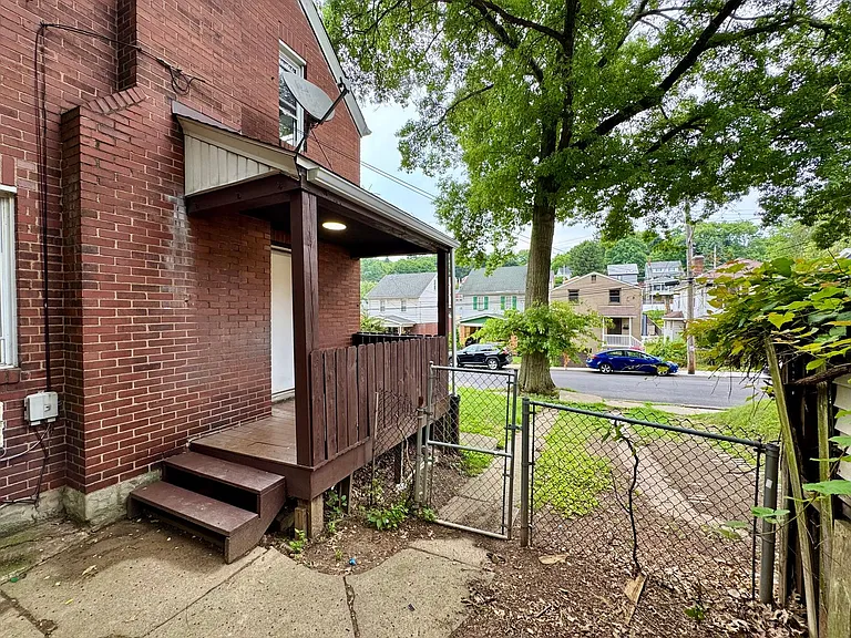 2432 Starkamp St — Photo 24