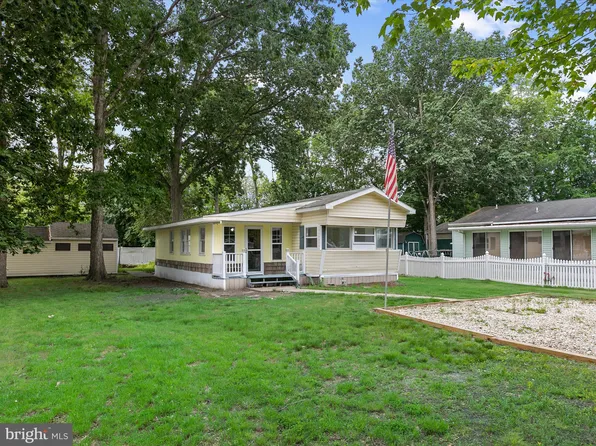 37530 Oak St, Ocean View, DE 19970