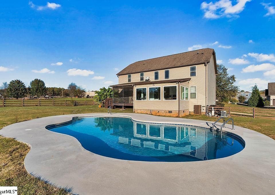 1st image of 26 Fancy Ln