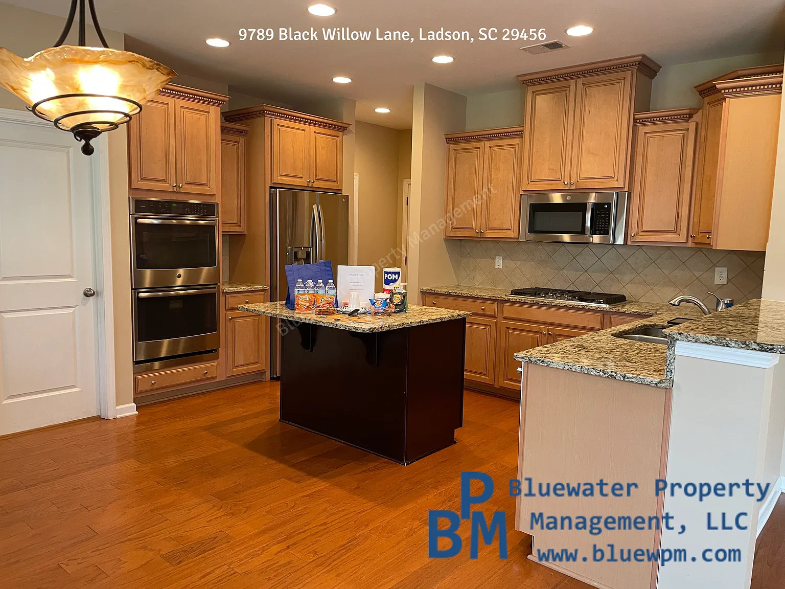 4 bed, 2.5 bath, 2715 sqft, $2,800 — Photo 2