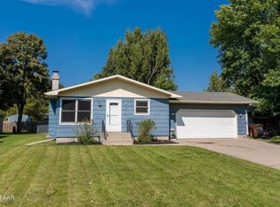 612 20th St NW, East Grand Forks, MN 56721