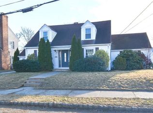 27 Rockland Ave, Cranston, RI 02910