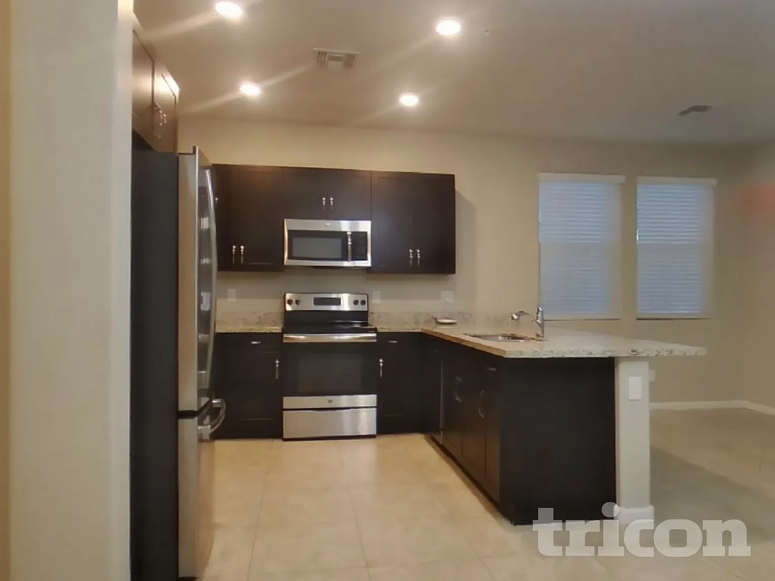 12548 W Hummingbird Terrace Peoria AZ — Photo 4