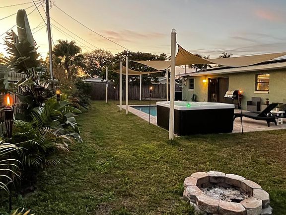 Lush palms and flowers for the ultimate Florida backyard