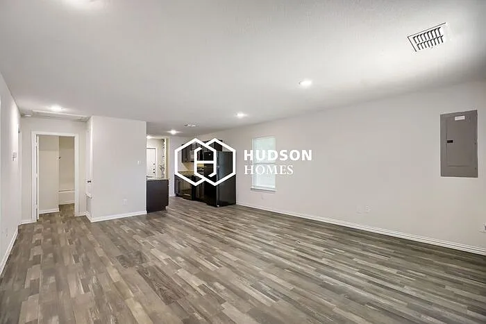1415 S Austin St — Photo 5