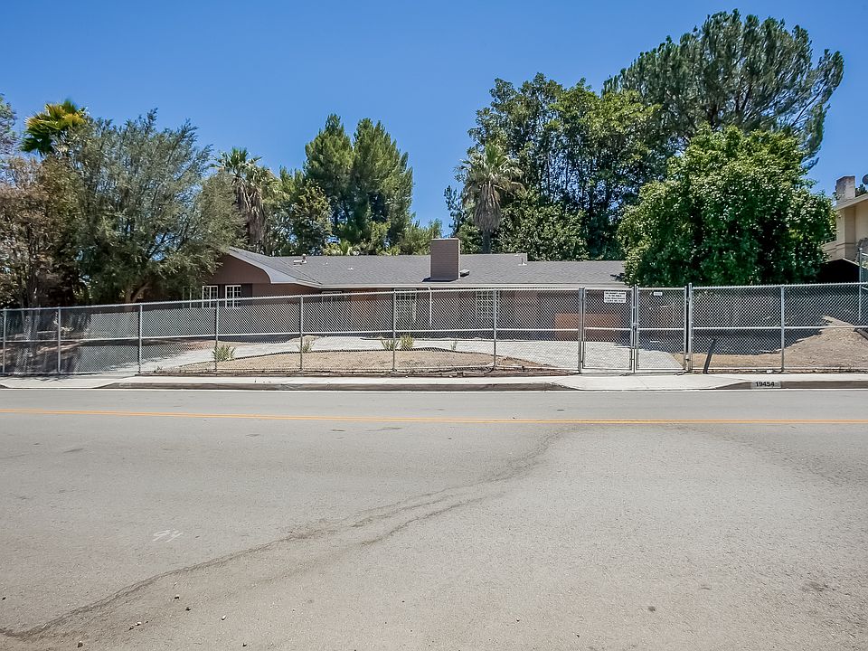 1st image of 19454 Wells Dr