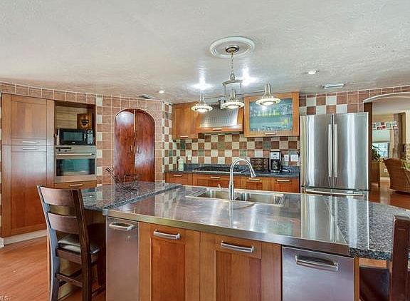 3rd image of 2720 McGregor Blvd