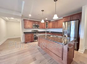 461 Bank St, New London, CT