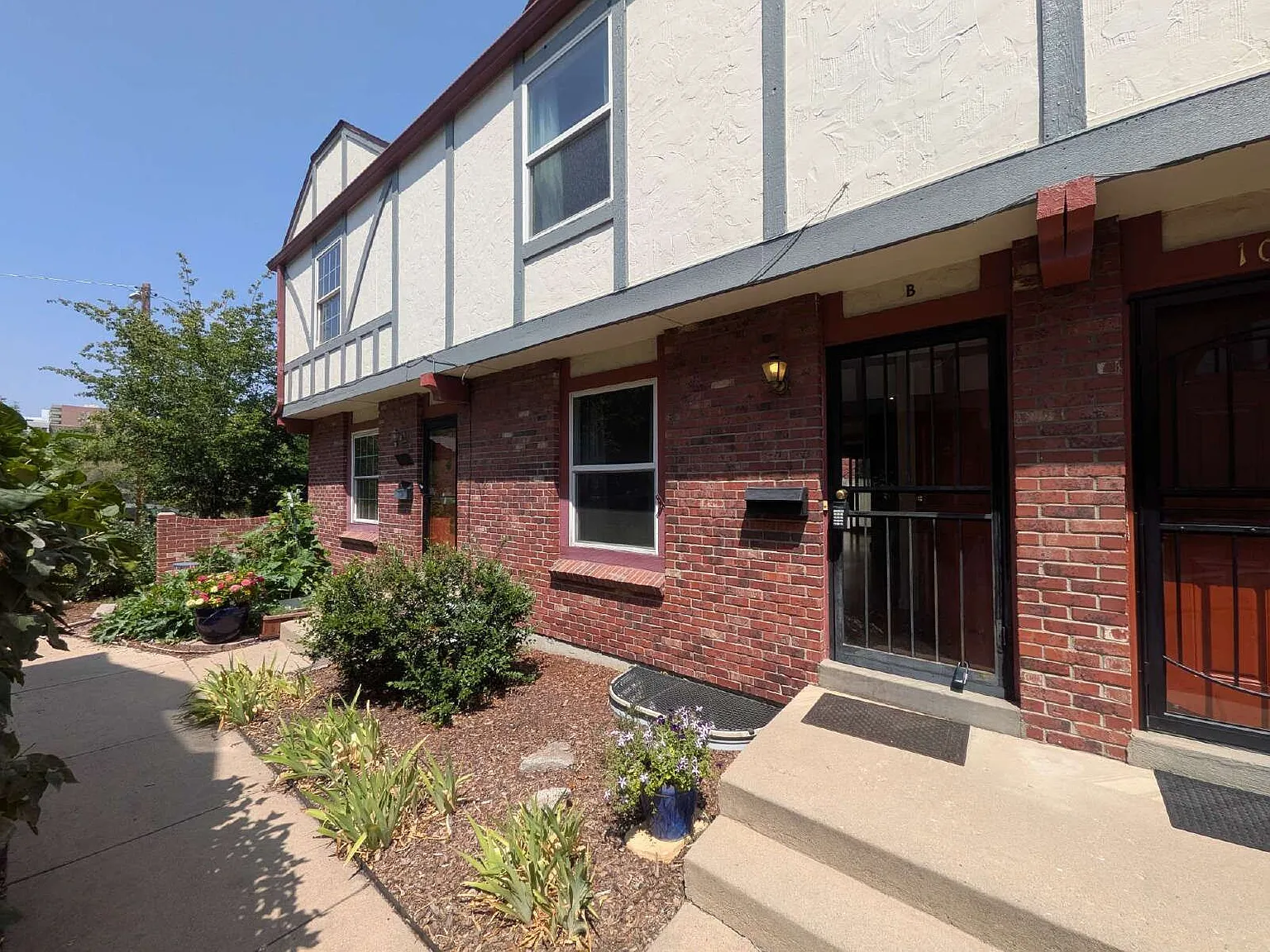3 bed, 2.0 bath, 2061 sqft, $2,750 — Photo 2