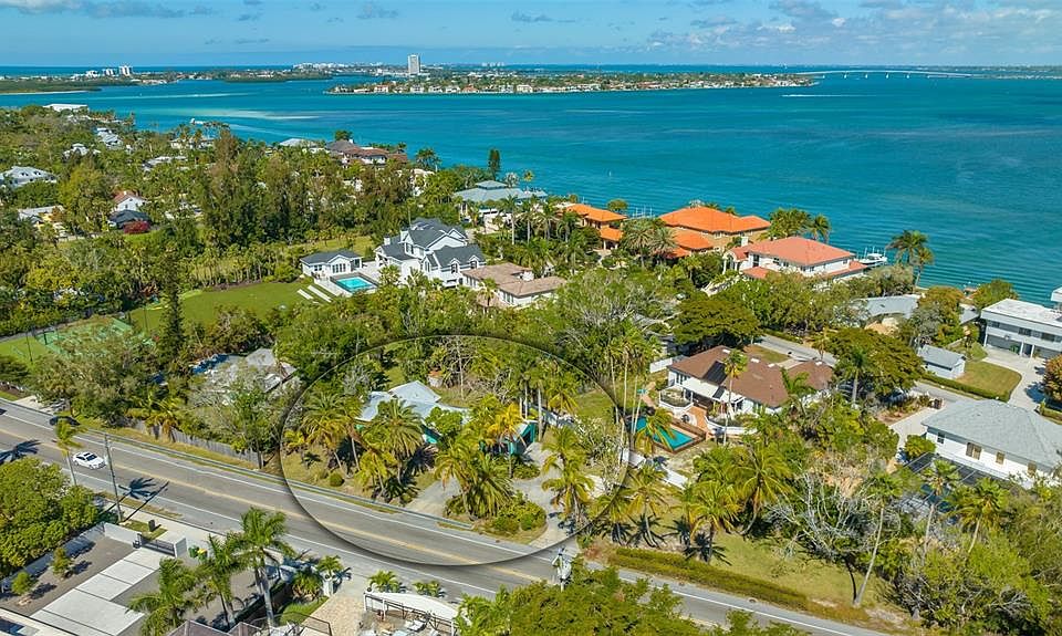 1st image of 831 Siesta Dr
