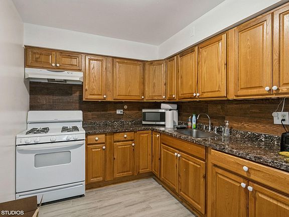 3rd image of 5431 N Lincoln Ave APT 301