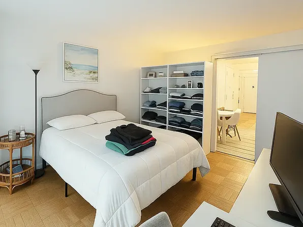 245 East 63rd Street image 2 of 12