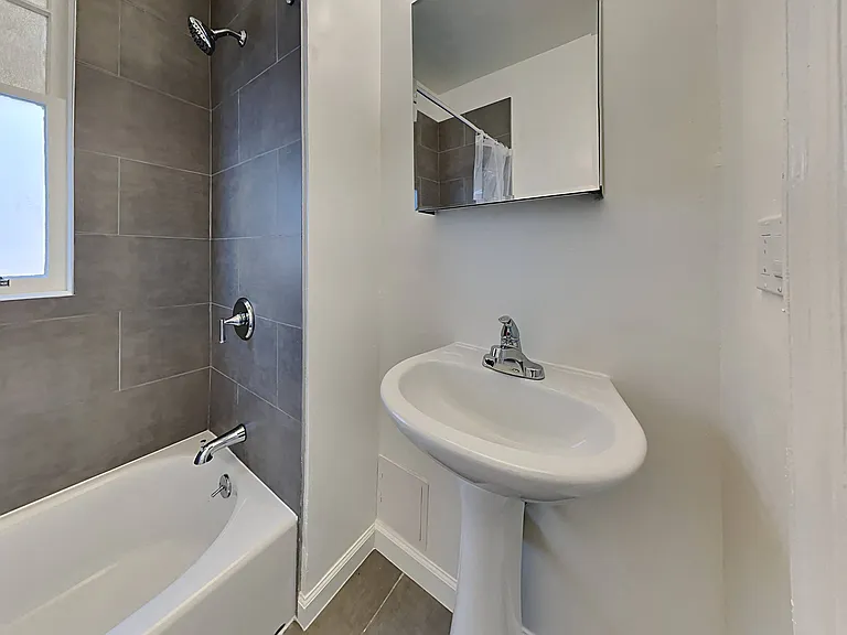 832 Erie St — Photo 22