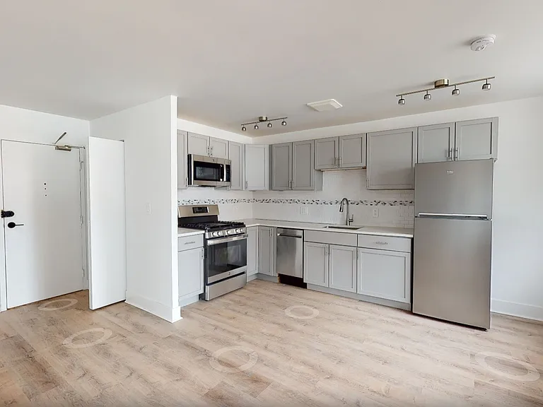 2424 N.Clark — Photo 27