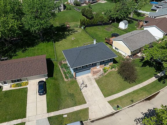 4th image of 6805 Brentwood Dr NE