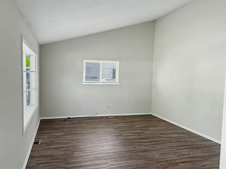 3653 Beaumont Dr — Photo 2