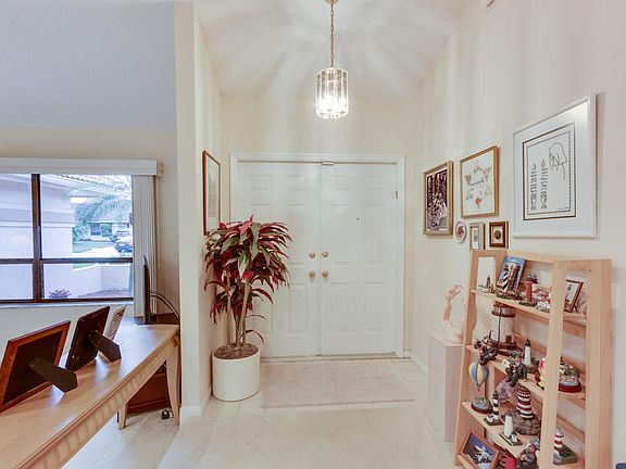 4th image of 9646 Sun Pointe Dr