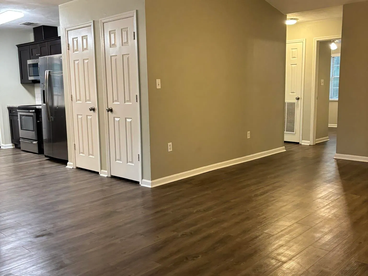3 bed, 1225 sqft, $2,195 — Photo 3