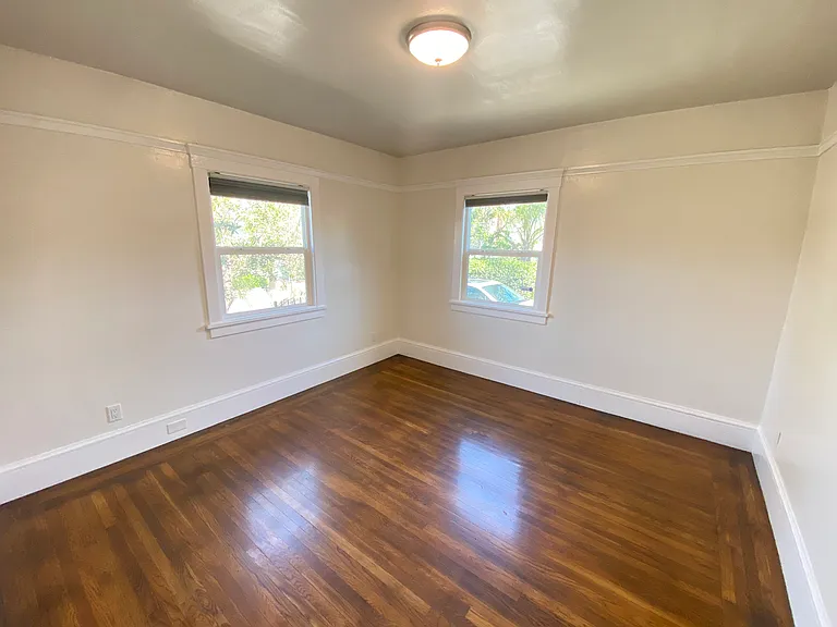 1604 Macarthur Blvd — Photo 12