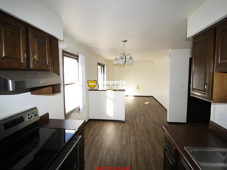 1349 Primrose Ln — Photo 5