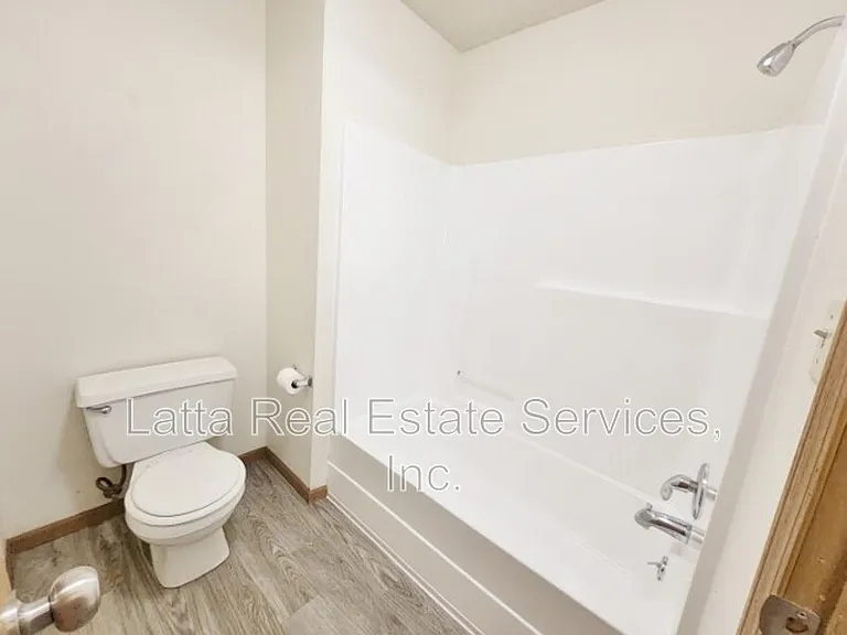 2115 Highridge Dr #B — Photo 11