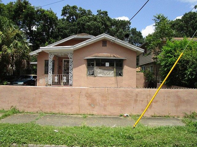 1st image of 1571 W 7th St